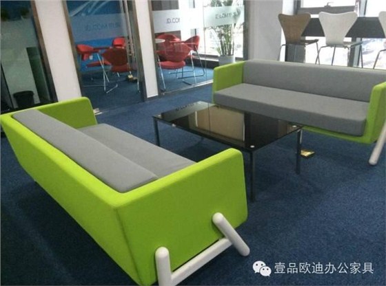 【央視新聞客戶端】京東JD讓老百姓放心網購，壹品歐迪讓京東JD綠色辦公