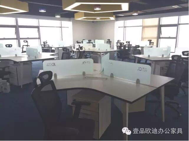 【央視新聞客戶端】京東JD讓老百姓放心網購，壹品歐迪讓京東JD綠色辦公