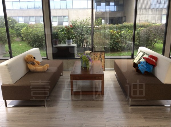 走互聯網+的轉型道路，但展廳依舊不可替代